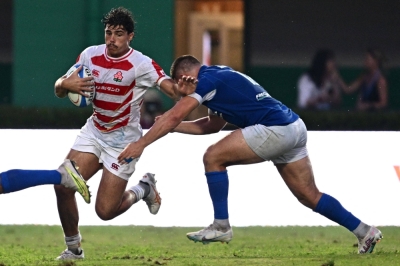 Japan center Dylan Riley (left) escapes from Italy's center Luca Morisi during a match on Aug. 26. 