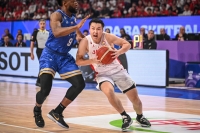Keisei Tominaga in play Thursday during the FIBA Basketball World Cup match between Japan and Venezuela | AFP-JIJI