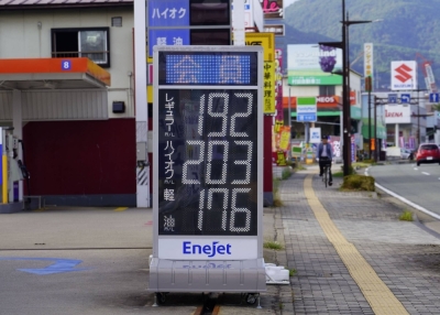 The price for regular gasoline is ¥192 per liter at a gas station in the city of Nagano on Monday.