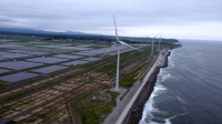 Nestled behind a seawall on the Pacific coast are the Minamisoma Mano-Migita-Ebi solar power plant and the Manyo no Sato wind farm. The 2011 tsunami struck this portion of the coast with a wave that is reported to have been around 18 meters high. | Francesco Bassetti
