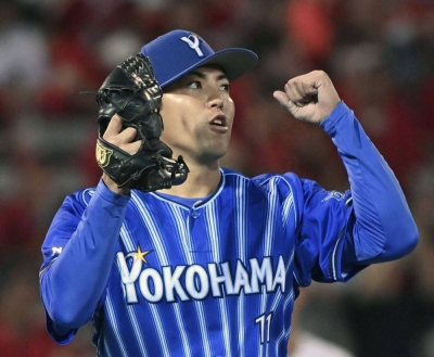 BayStars starter Katsuki Azuma recorded a complete-game victory against the Carp in Hiroshima on Thursday.