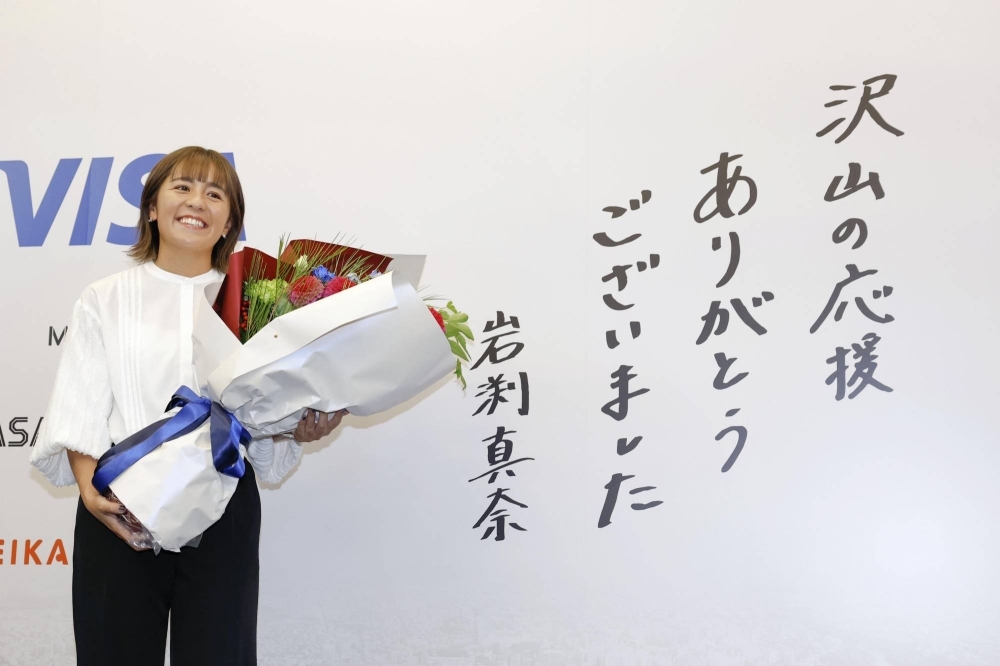 Mana Iwabuchi poses during her retirement news conference on Friday.