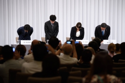 Johnny & Associates President Julie Keiko Fujishima (second from right) acknowledged that company founder Johnny Kitagawa had sexually abused agency employees for decades during a press conference in Tokyo on Sept. 7.