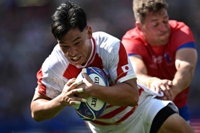 Japan center Ryoto Nakamura (left) breaks through to score the team's fifth try during its 2023 Rugby World Cup Pool D opener against Chile in Toulouse, France, on Sunday.