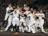 The Tigers celebrate after clinching the Central League pennant at Koshien Stadium in Nishinomiya, Hyogo Prefecture, on Thursday night. | KYODO