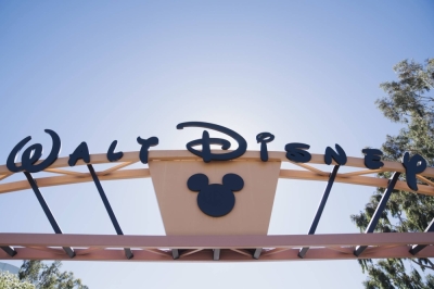 The agreement to settle an epic battle between Walt Disney and Charter Communications over distribution rights is ushering the end of the lucrative, decades-old pay-television bundle and creating a template for future deals that includes streaming services.
