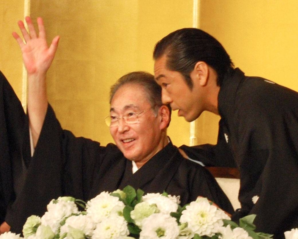 Ichikawa Eno and his son Ichikawa Chusha, the actor now known as Teruyuki Kagawa, attend a news conference in Tokyo in 2011.