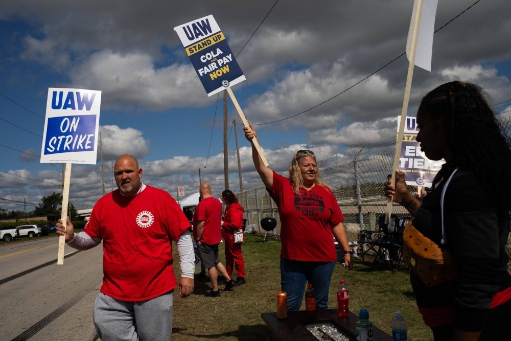 United Auto Workers members on a picket line outside the Stellantis NV Toledo Assembly Complex in Toldeo, Ohio on Monday.