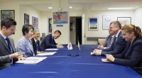 Foreign Minister Yoko Kamikawa (second from left) and her Ukrainian counterpart Dmytro Kuleba (second from right) hold talks in New York on Wednesday. | Foreign Ministry / via Kyodo