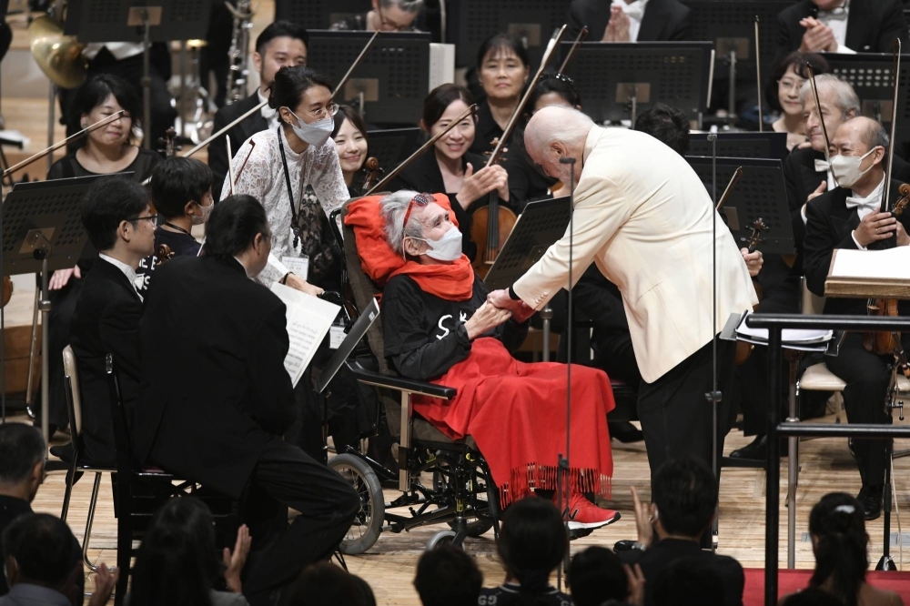 John Williams (right) and Seiji Ozawa (center) have been friends for decades. Their long-awaited reunion in Japan comes courtesy of a musical collaboration between Williams and the Saito Kinen Orchestra for the 31st edition of Ozawa’s annual music festival.