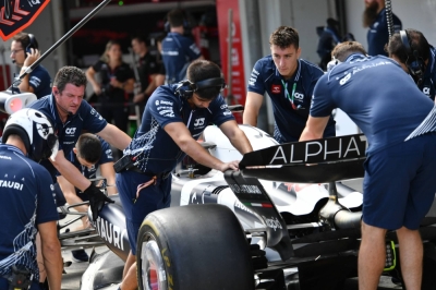 AlphaTauri crew members rehearse their pit stops ahead of Friday's practice sessions at Suzuka Circuit.