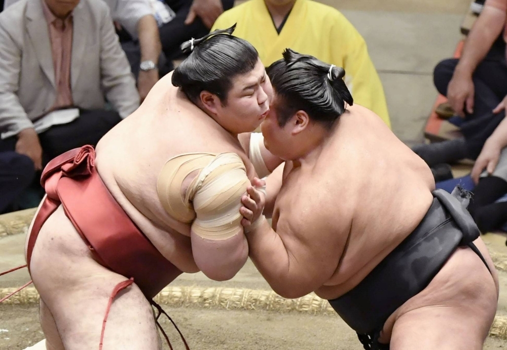 Takakeisho (right) takes on Atamifuji during the Autumn Grand Sumo Tournament at Ryogoku Kokugikan in Tokyo on Friday. 