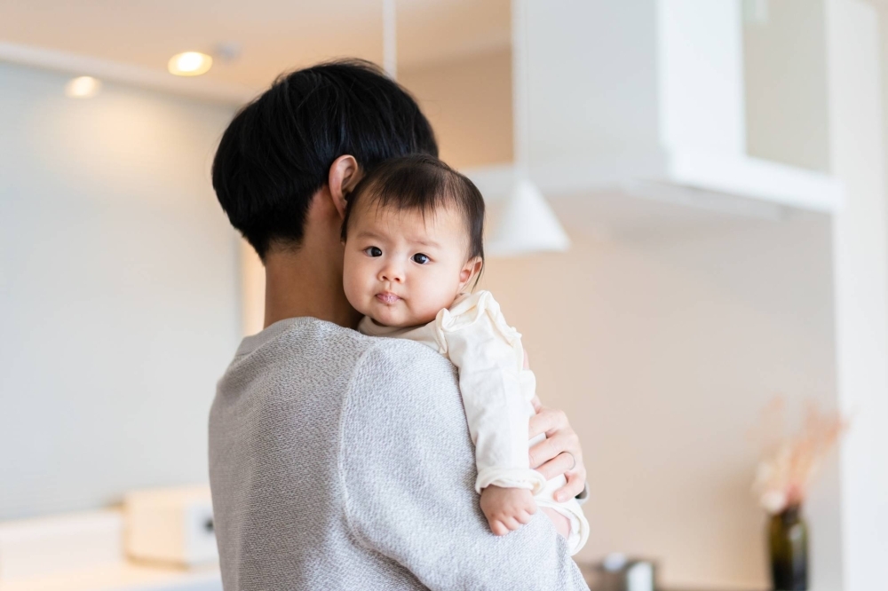 Paternity leave has not taken root in Japan due to concerns over decreases in income and disruptions to the work side of life.