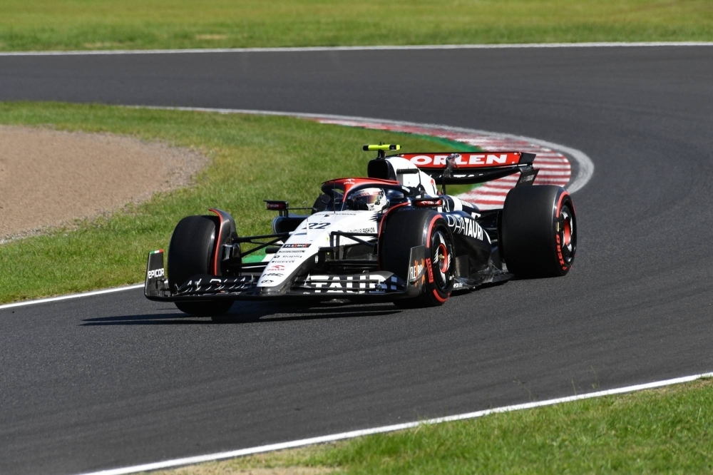 AlphaTauri's Tsunoda races at the start of the Japanese Grand Prix.