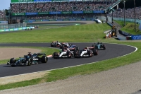 Formula One cars race around Suzuka Circuit at the start of the Japanese Grand Prix. | Dan Orlowitz