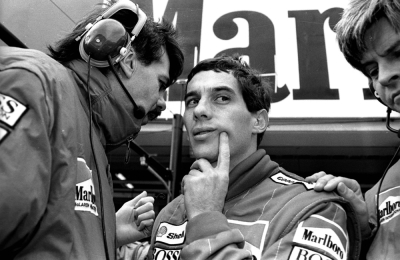 Ayrton Senna (center) of Brazil talks with his McLaren team member during the final practice session for the Japanese Grand Prix at Suzuka Circut in Mie Prefecture on Oct. 29, 1988.