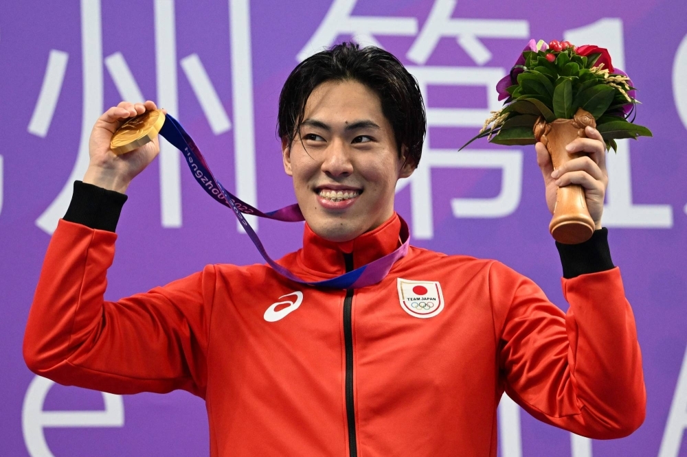 Tomoru Honda celebrates after winning the men's 400-meter individual medley final during the 2022 Asian Games in Hangzhou, China, on Tuesday.