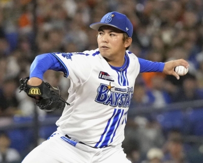 DeNA's Katsuki Azuma pitches against the Giants in Yokohama on Tuesday.
