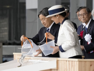 Emperor Naruhito and Empress Masako release young barfin flounder and shrimp into the sea during the 42nd annual national marine convention in the town of Akkeshi in Hokkaido on Sept. 17.