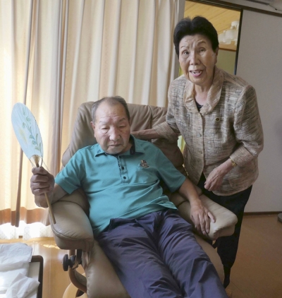 Iwao Hakamata and his elder sister Hideko are pictured at his home in Hamamatsu, Shizuoka Prefecture, on Wednesday.
