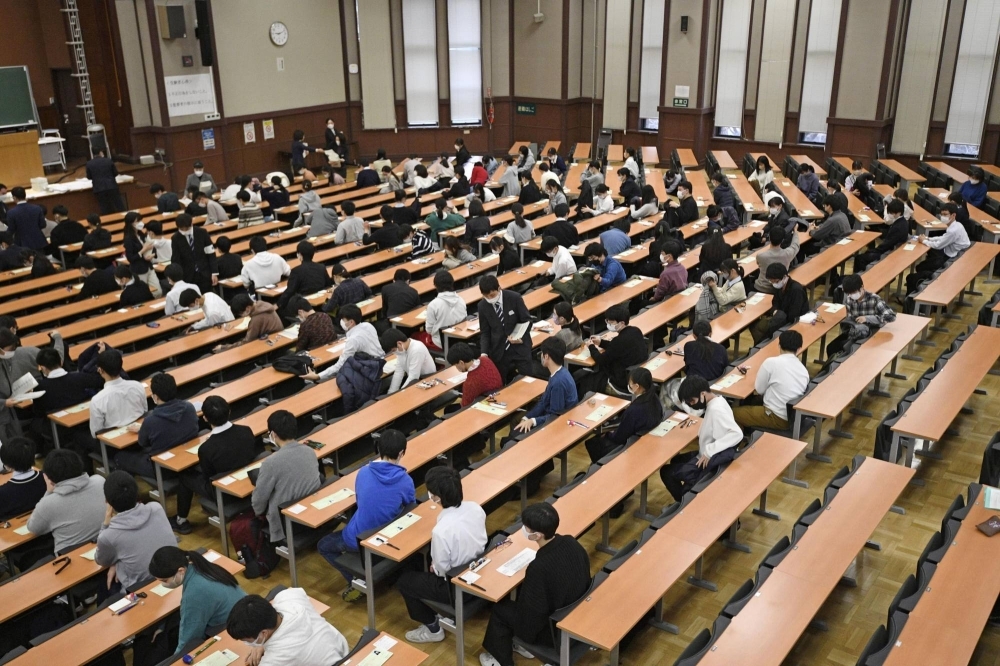 People take the standard university entrance examination at the University of Tokyo on Jan. 14.