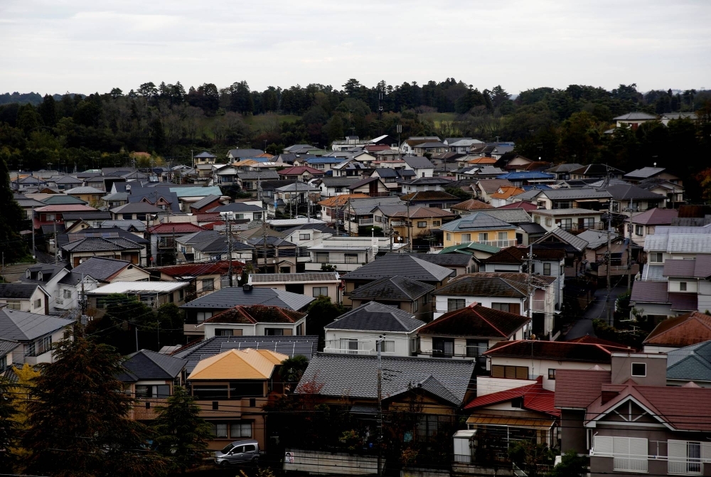 Four major Japanese banks have announced they will raise their 10-year fixed housing loan rates for the third consecutive month in October.