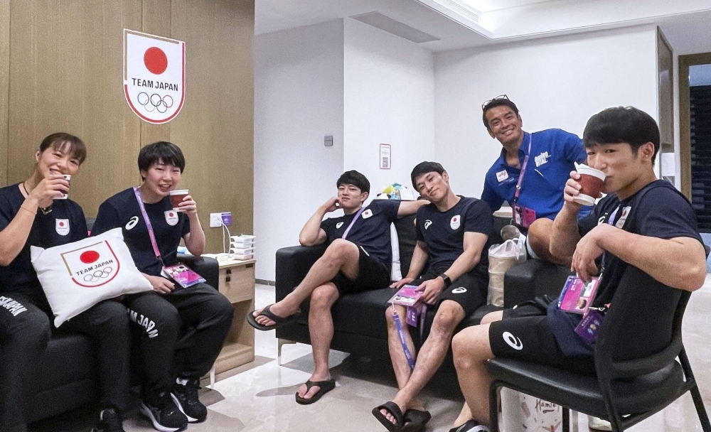 Japanese athletes at the Asian Games in Hangzhou, China, have been able to unwind in a relaxation room arranged by the Japanese Olympic Committee.