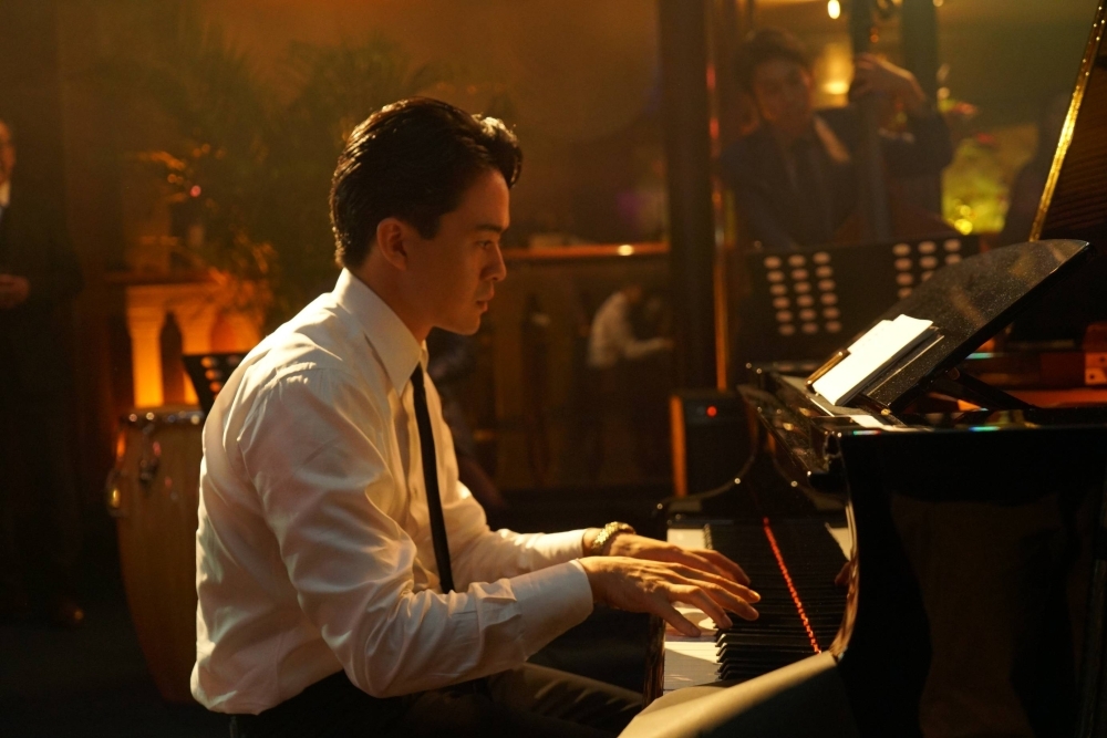 Sosuke Ikematsu plays two pianists — or is it just one? — pursuing dreams of becoming a jazz musician in late-1980s Tokyo in “Between the White and Black Keys.”