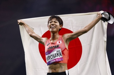 Ririka Hironaka celebrates after taking silver in the women's 5,000-meter final at the Asian Games in Hangzhou, China, on Tuesday.