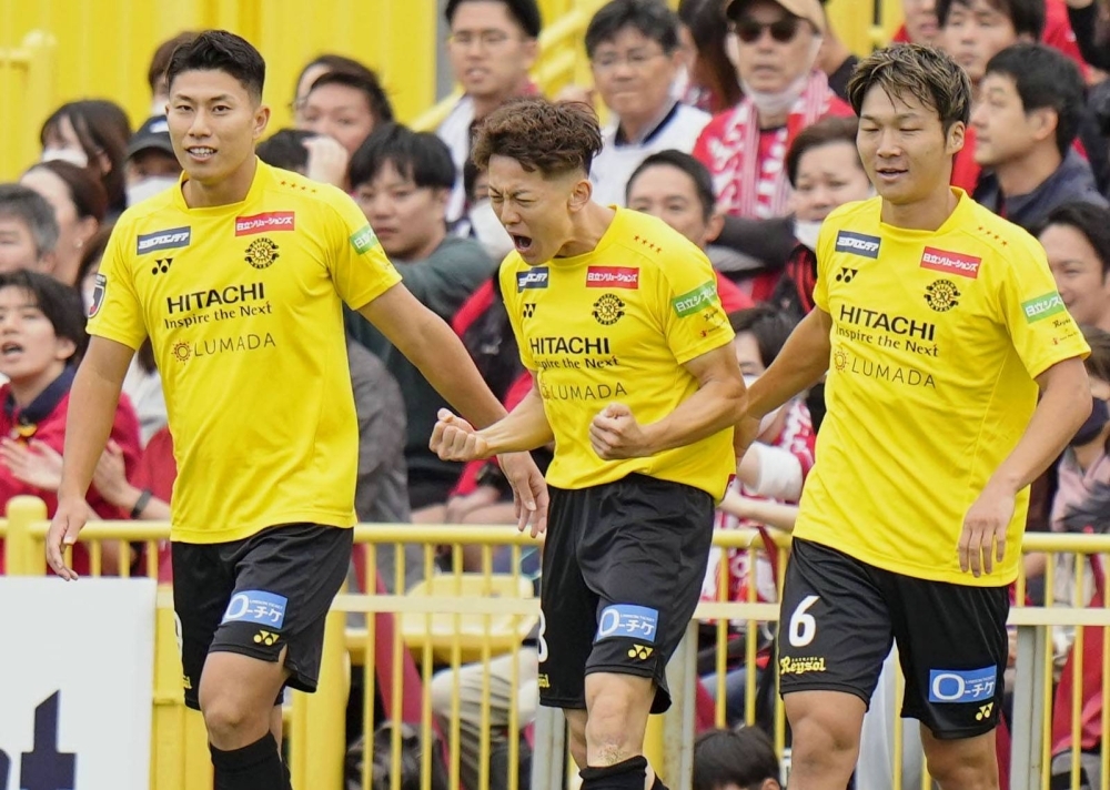 Reysol's Sachiro Toshima (center) celebrates after scoring the team's opening goal against Kumamoto in their Emperor's Cup semifinal in Kashiwa, Chiba Prefecture, on Sunday.