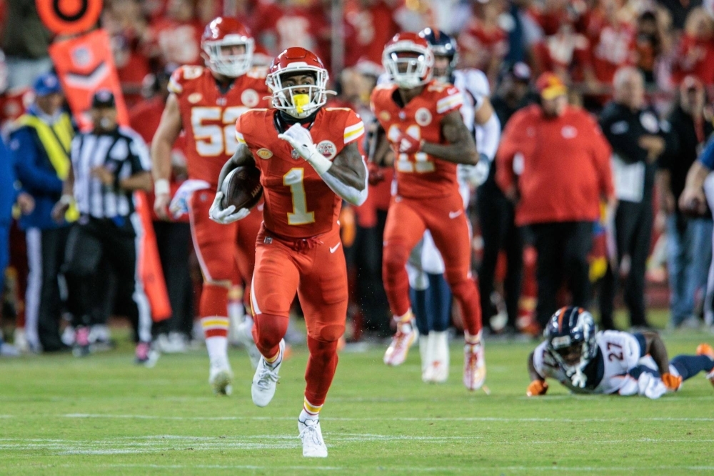 Chiefs running back Jerick McKinnon carries the ball against the Broncos during the fourth quarter in Kansas City, Missouri, on Thursday.