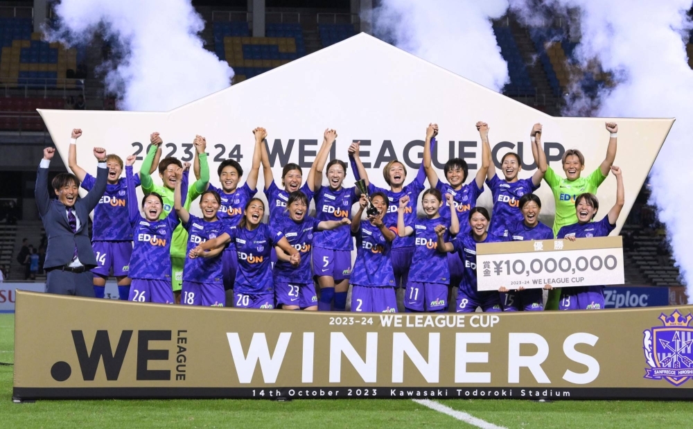 Sanfrecce Hiroshima Regina players celebrate after winning the WE League Cup in Kawasaki's Todoroki Stadium on Saturday.