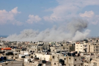 Smoke billows after an Israeli air strike in Rafah in the southern Gaza Strip on Monday. | AFP-JIJI