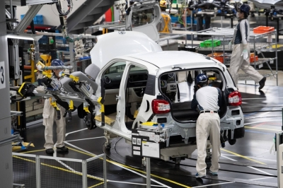 Toyota has suspended operations at six domestic plants following a blast at a factory run by one of its component suppliers.