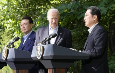 South Korean President Yoon Suk-yeol (left), U.S. President Joe Biden and Prime Minister Fumio Kishida give a joint news conference after their summit talks at Camp David near Washington on Aug. 18.