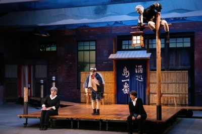 Various aspects of Japan’s Sado Island — noh, taiko drumming, business investment and cultural regeneration projects — weave their way into “L’ile d’Or Kanemu-Jima,” with characters and cultures coming together in a melting pot of real-world political problems, theater styles and dark humor.