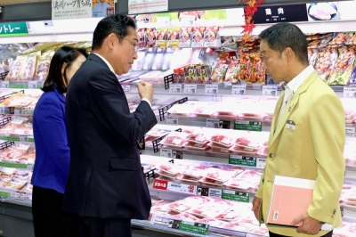 Prime Minister Fumio Kishida visits a supermarket in Tokyo to check the impact of price hikes, on Monday.