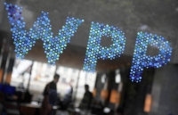 The arrests of an executive and two former employees of WPP, one of the world’s biggest advertising companies, involved WPP’s GroupM media trading division and included a raid on offices in Shanghai. | Branding signage for WPP, the largest global advertising and public relations agency at their offices in London, Britain, July 17, 2019. REUTERS/Toby Melville
Branding signage is seen for WPP, the world's biggest advertising and marketing company, at their offices in London