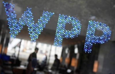 The arrests of an executive and two former employees of WPP, one of the world’s biggest advertising companies, involved WPP’s GroupM media trading division and included a raid on offices in Shanghai.