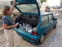 A mother of four fills her trunk with drinking water in Pozoblanco, Spain. | Rachel Chaundler / The New York Times