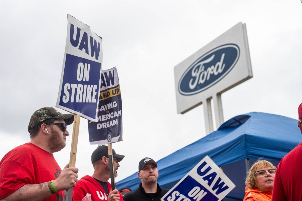 Members of the United Auto Workers outside Ford's Michigan Parts Assembly Plant in Wayne, Michigan, on Sept. 26. The U.S. auto workers union announced a tentative agreement with the firm late on Wednesday.