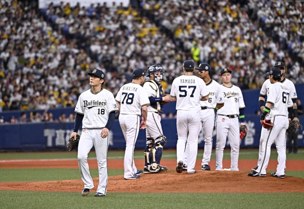 Orix Buffaloes ace Yoshinobu Yamamoto (18) walks off the mound after being pulled in the sixth inning of Game 1 of the Japan Series on Saturday at Kyocera Dome Osaka. 