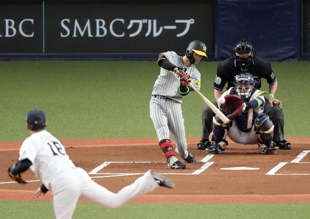 Yoshinobu Yamamoto pitches to Takumu Nakano during the first inning of Game 1 of the Japan Series on Saturday at Kyocera Dome Osaka.
