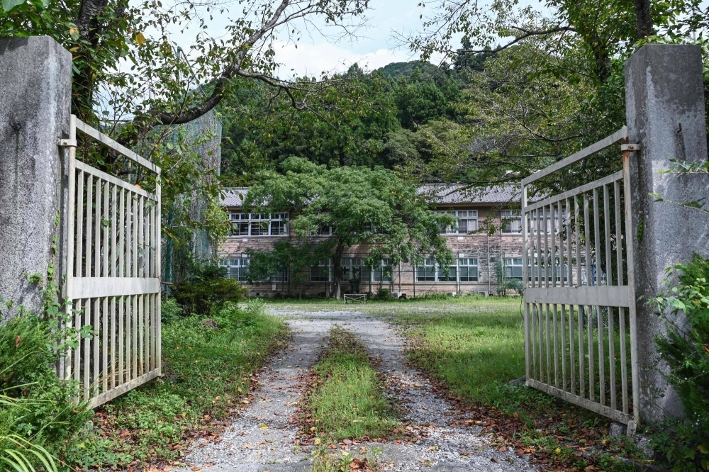 The front entrance gate leading to the former Ashigakubo Elementary School in Yokose, Saitama Prefecture. The school, which was more than a century old, was forced to close in 2009.