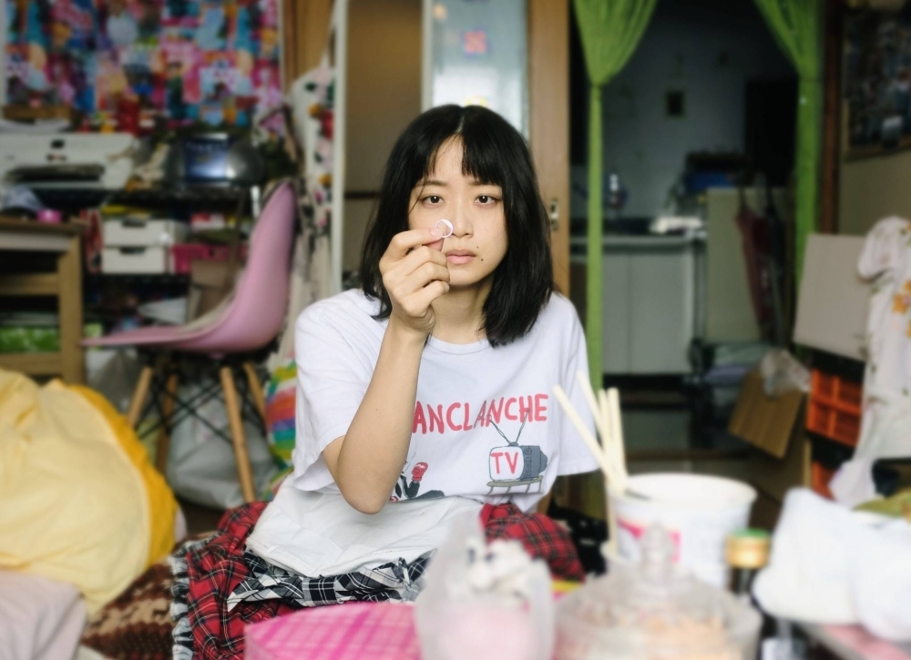 A former pop idol (Mai Fukagawa) finds herself in a slump with little money, no partner and precarious mental health as she nears her 30s in “Tsundol.” 