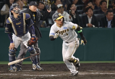 Tigers rookie Shota Morishita hits a two-run triple to left against the Buffaloes in the eighth inning in Game 5 of the Japan Series at Koshien Stadium in Nishinomiya, Hyogo Prefecture, on Thursday.