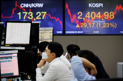 Trading with borrowed shares will be banned for equities on the Kospi 200 Index and Kosdaq 150 Index from Monday until the end of June.