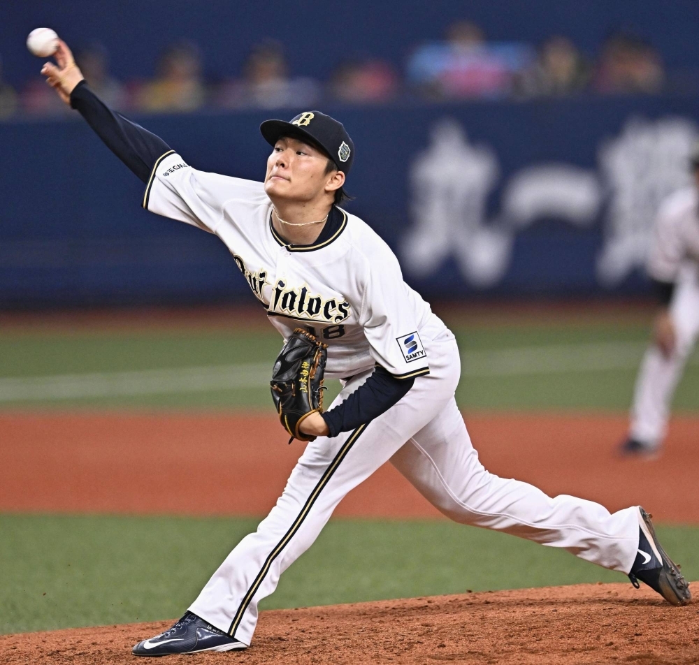 Buffaloes starter Yoshinobu Yamamoto pitches against the Tigers in Game 6 of the Japan Series at Kyocera Dome Osaka on Saturday.