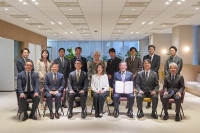 Group photo after an NTT smart city was certified Level 4 | NTT URBAN SOLUTIONS, INC.