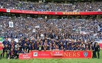 Avispa Fukuoka celebrated winning the Levain Cup on Saturday after defeating Urawa Reds 2-1 at Tokyo's National Stadium. | Kyodo